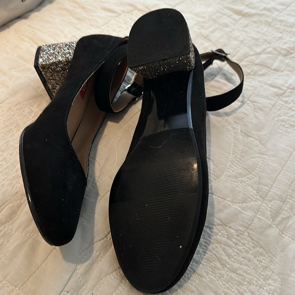 Shoes - Picture 3 of 7